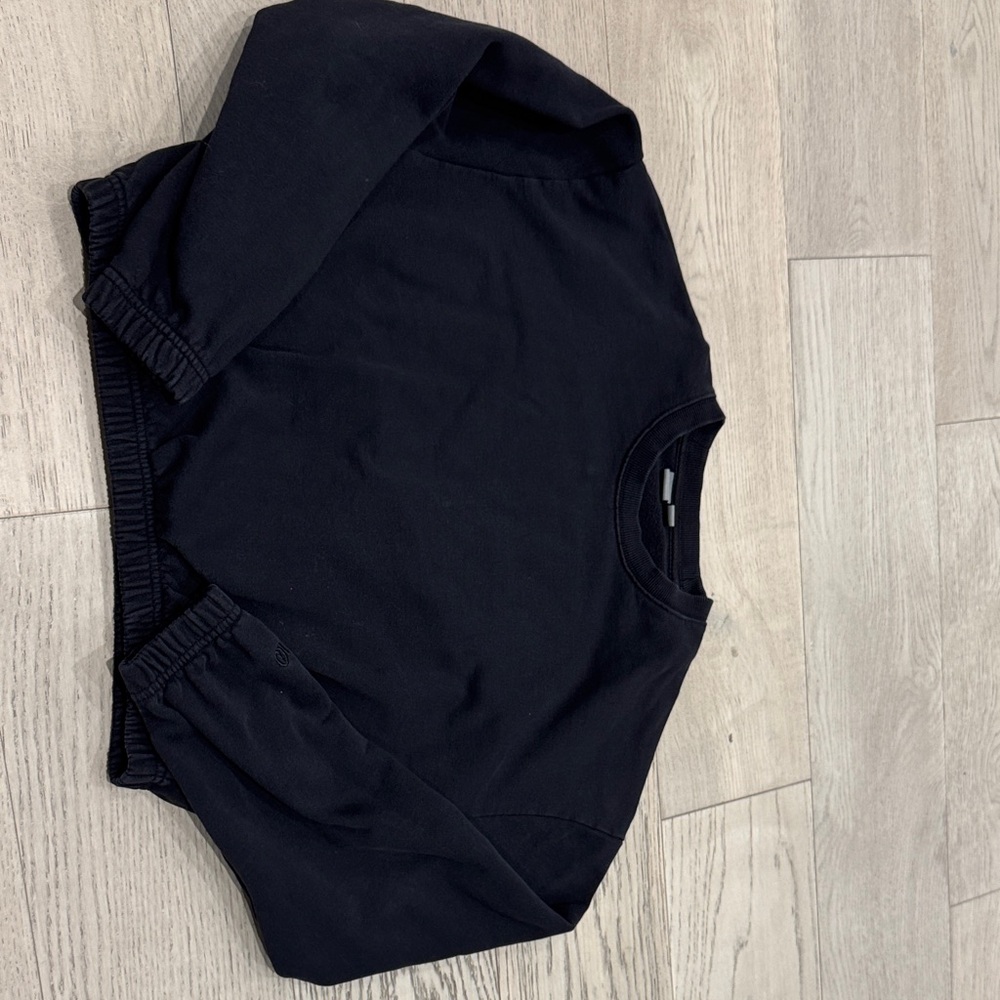 Ten Tree 10 Tree Women's Classic vintage Black Crew Neck Crop Sweater